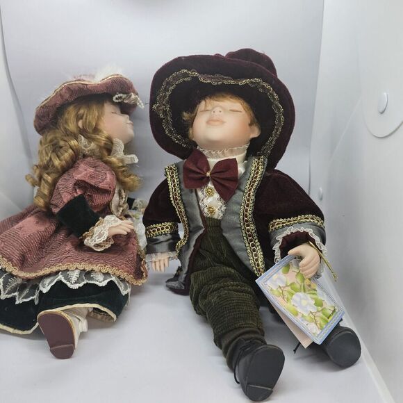 Cathay Collection Porcelain Dolls Kissing Boy And Girl - Picture 12 of 16